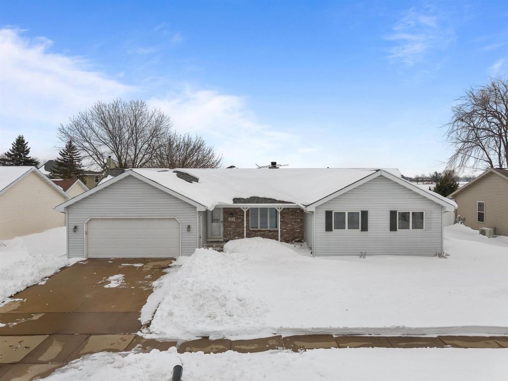 Photo of 924 S Kensington DRIVE, Appleton, WI 54915 (MLS # 50322441)
