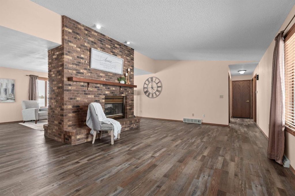 Photo of 924 S Kensington DRIVE, Appleton, WI 54915 (MLS # 50322441)