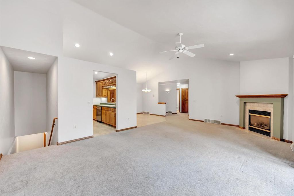 Photo of 423 Woodfield DRIVE, Green Bay, WI 54313 (MLS # 50321750)