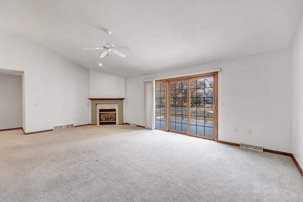 Photo of 423 Woodfield DRIVE, Green Bay, WI 54313 (MLS # 50321750)