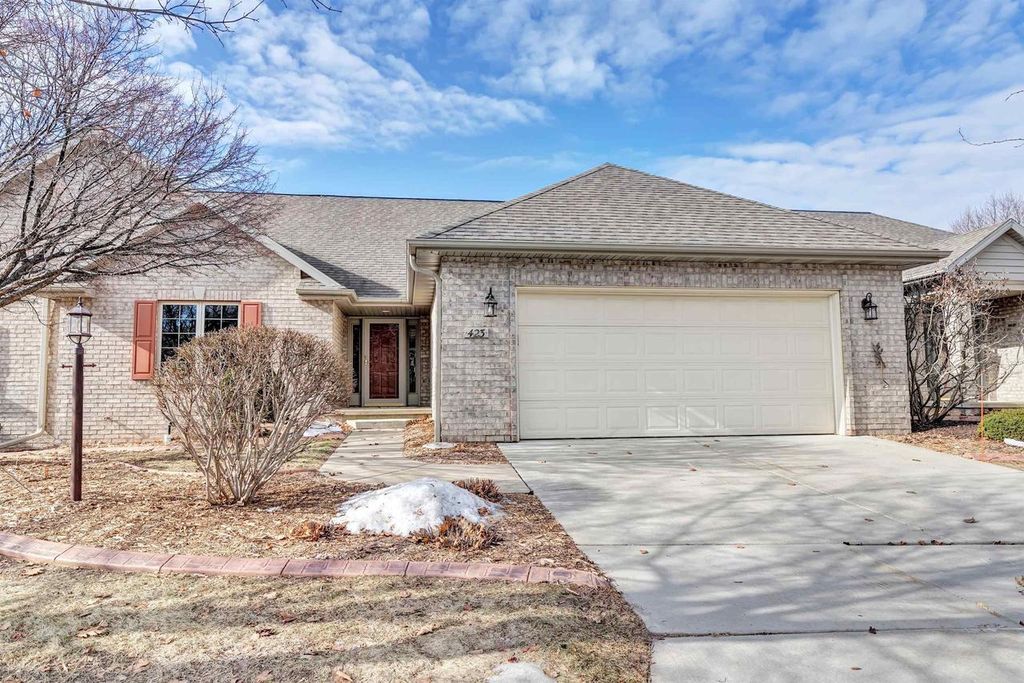 Photo of 423 Woodfield DRIVE, Green Bay, WI 54313 (MLS # 50321750)