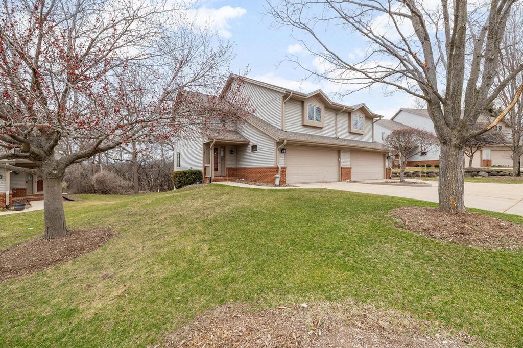 Photo of 512 Frederick COURT, Oconomowoc, WI 53066 (MLS # 1956332)