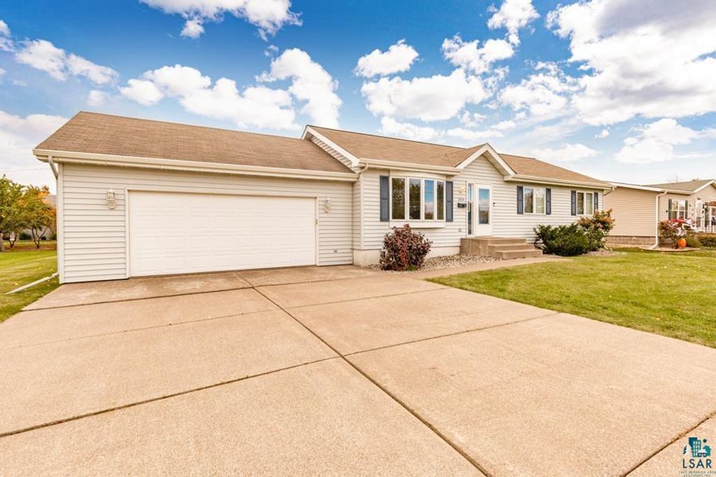 Photo of 2020 E 11th STREET, Superior, WI 54880 (MLS # 6124225)