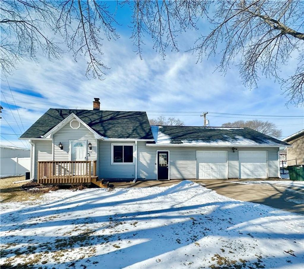 Photo of 928 Loring STREET, Altoona, WI 54720 (MLS # 1598608)