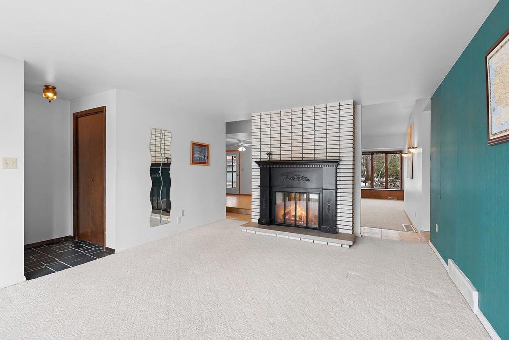 Photo of 1313 Sorrento DRIVE, Green Bay, WI 54304 (MLS # 50319947)