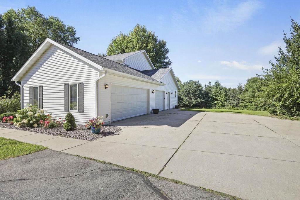 Photo of 7801 N Robert DRIVE, Evansville, WI 53536 (MLS # 2019803)