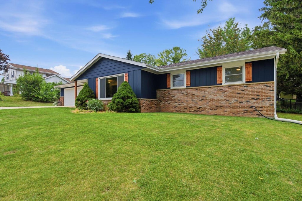 Photo of 500 Summit DRIVE, Port Washington, WI 53074 (MLS # 1971922)