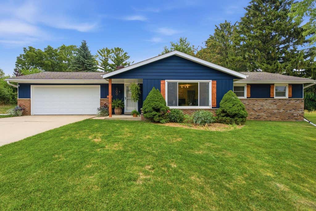 Photo of 500 Summit DRIVE, Port Washington, WI 53074 (MLS # 1971922)