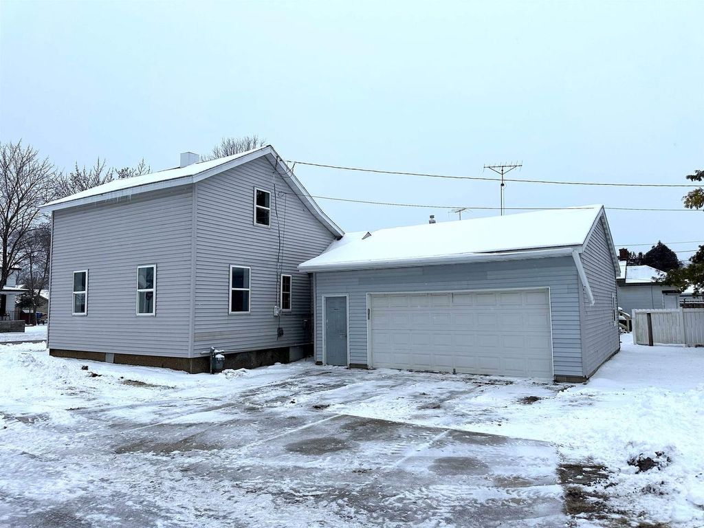 Photo of 237 Center STREET, Oconto, WI 54153 (MLS # 50319508)