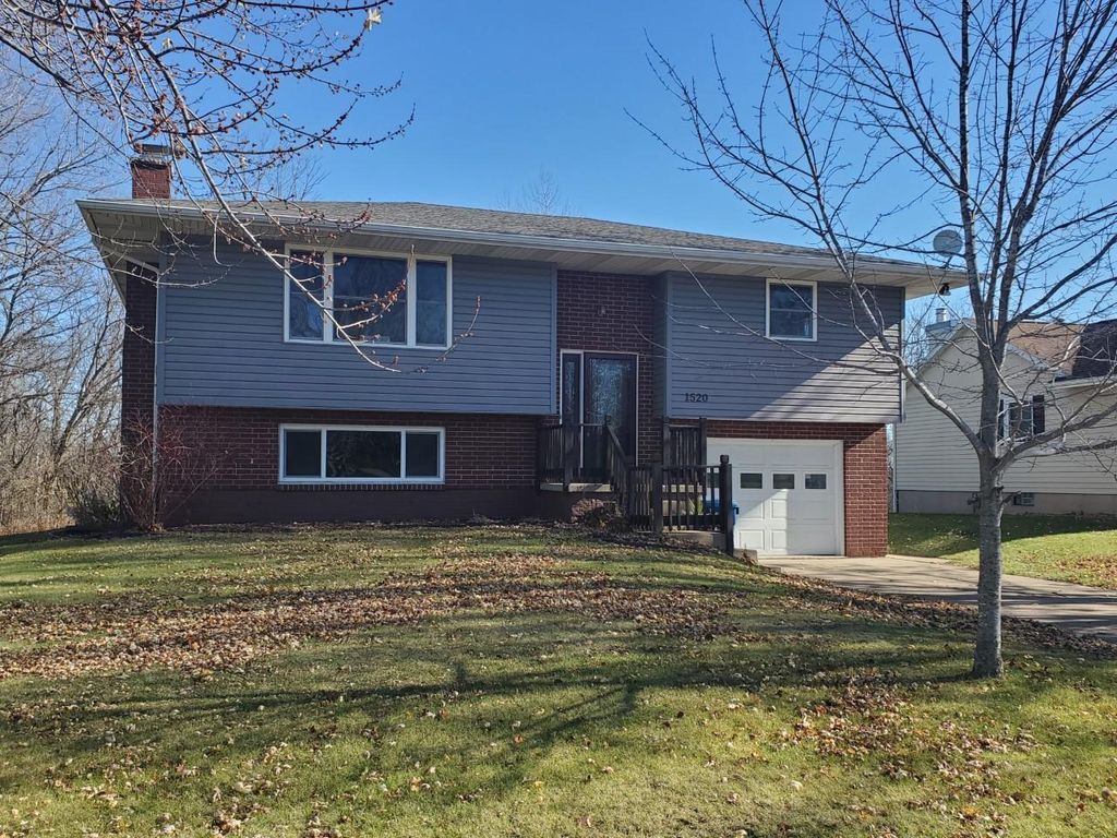 Photo of 3 Birchwood COURT, Wind Point, WI 53402 (MLS # 1946502)