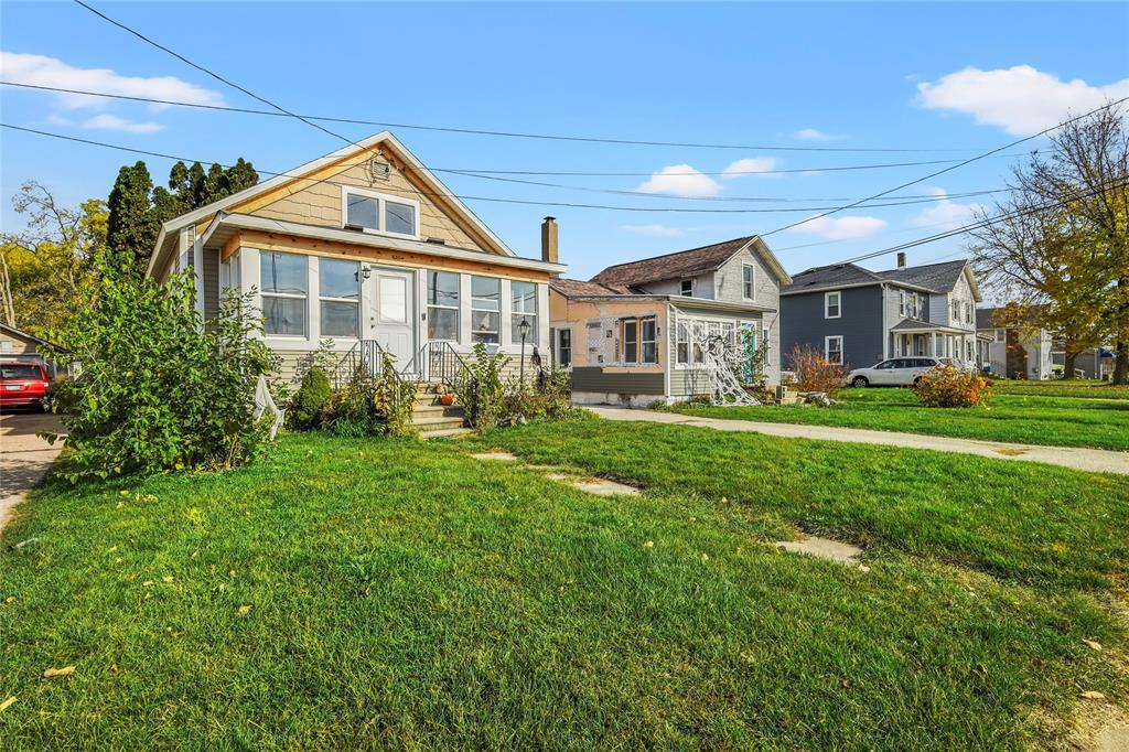 Photo of 436 W Delavan DRIVE, Janesville, WI 53546 (MLS # 1606274)