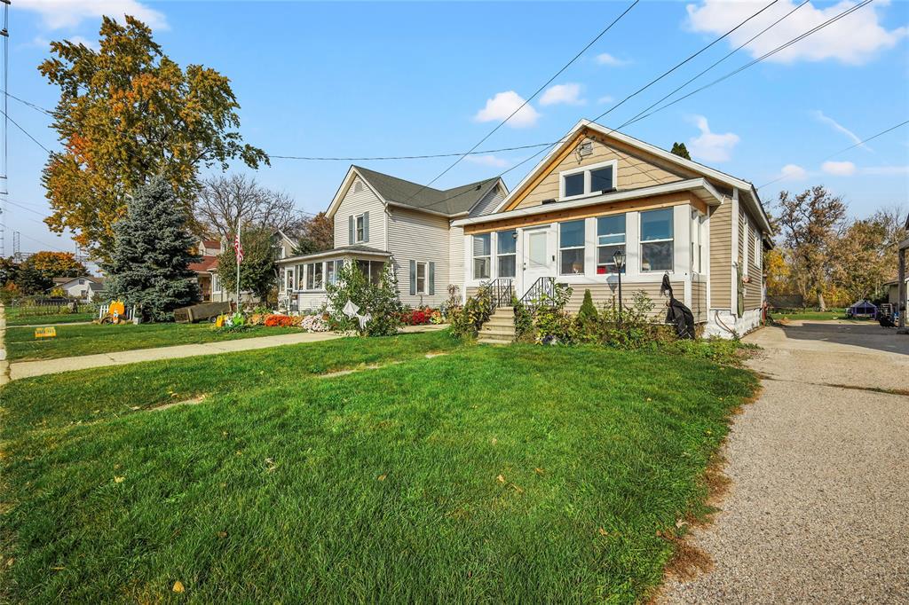 Photo of 436 W Delavan DRIVE, Janesville, WI 53546 (MLS # 1606274)