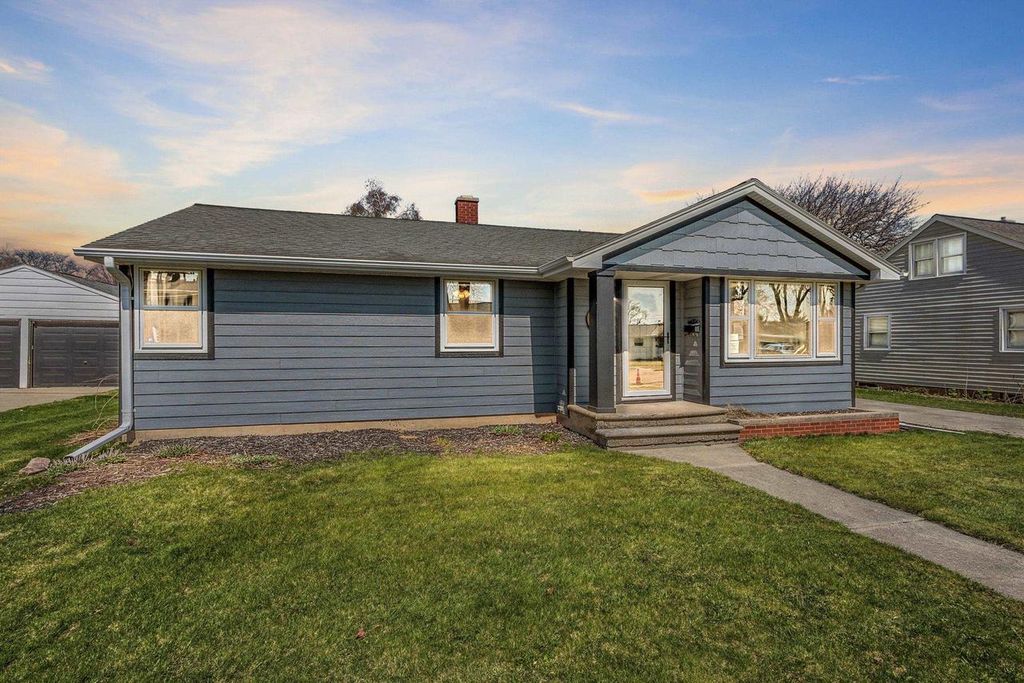 Photo of 1204 Thorndale STREET, Green Bay, WI 54304 (MLS # 50324287)