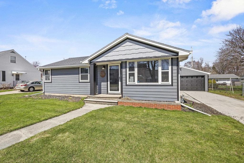Photo of 1204 Thorndale STREET, Green Bay, WI 54304 (MLS # 50324287)