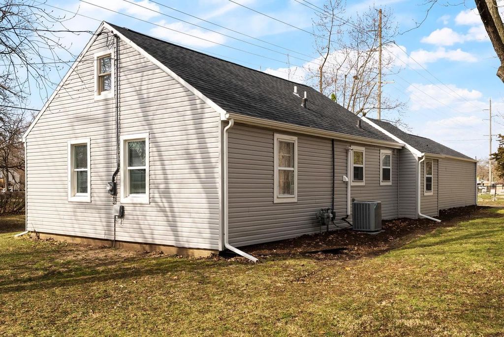 Photo of 901 Brewster AVENUE, Beloit, WI 53511 (MLS # 2019711)