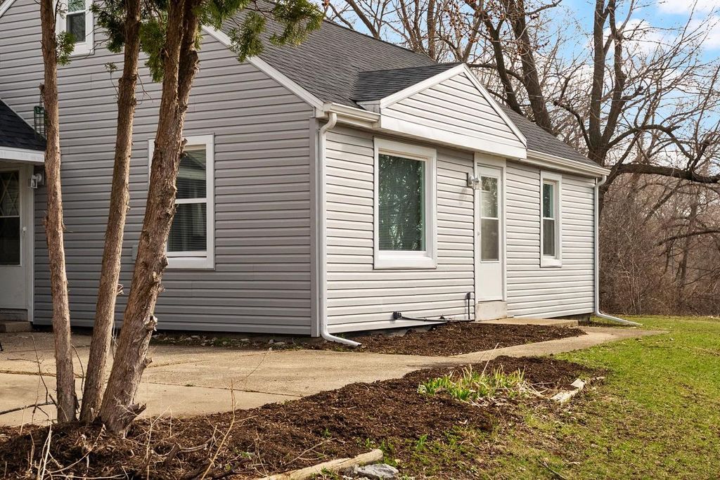 Photo of 901 Brewster AVENUE, Beloit, WI 53511 (MLS # 2019711)