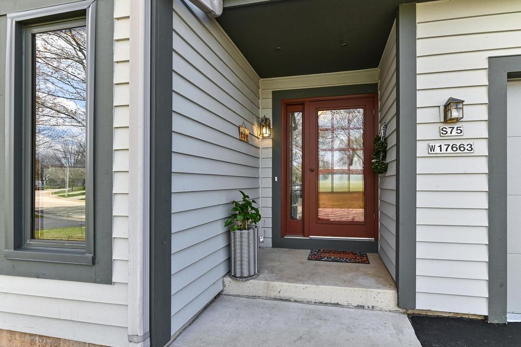 Photo of S75W17663 Harbor CIRCLE #D, Muskego, WI 53150 (MLS # 1959211)