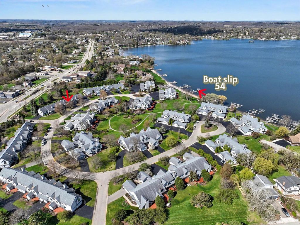 Photo of S75W17663 Harbor CIRCLE #D, Muskego, WI 53150 (MLS # 1959211)