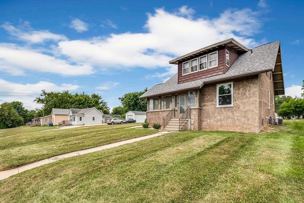 Photo of 755 N Dickason BOULEVARD, Columbus, WI 53925 (MLS # 2029589)