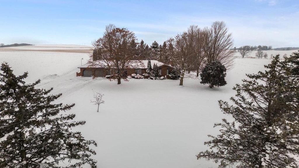 Photo of N7052 County Road W Rd, Mount Calvary, WI 53057 (MLS # 50318844)