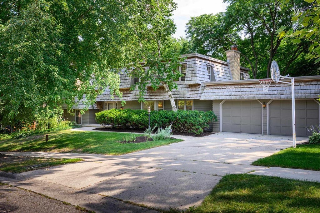 Photo of 202 Ozark TRAIL, Madison, WI 53705 (MLS # 2026062)