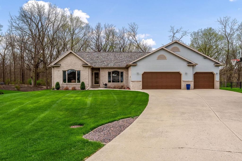 Photo of 620 E Waterford DRIVE, Beloit, WI 53511 (MLS # 2022333)