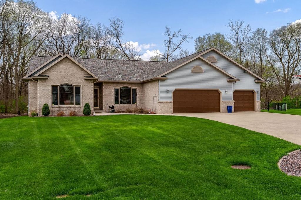Photo of 620 E Waterford DRIVE, Beloit, WI 53511 (MLS # 2022333)