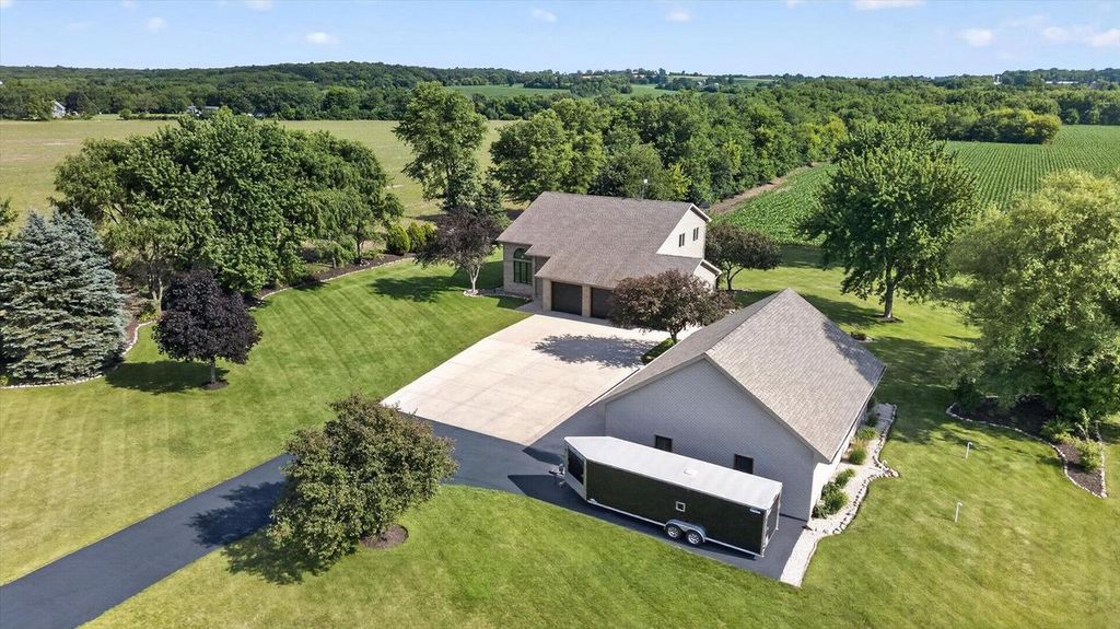 Photo of 5542 E L T Townline ROAD, Beloit, WI 53511 (MLS # 2026758)