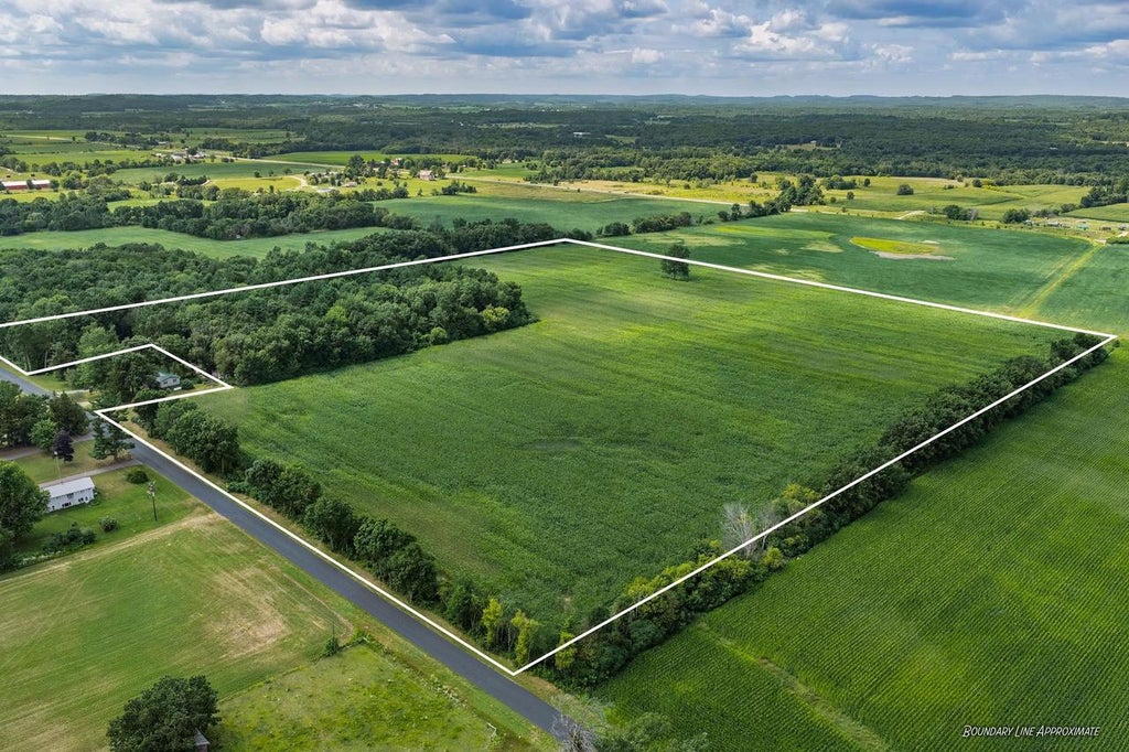 Photo of 39 Acres N. Reedsburg ROAD, Reedsburg, WI 53959 (MLS # 2028948)