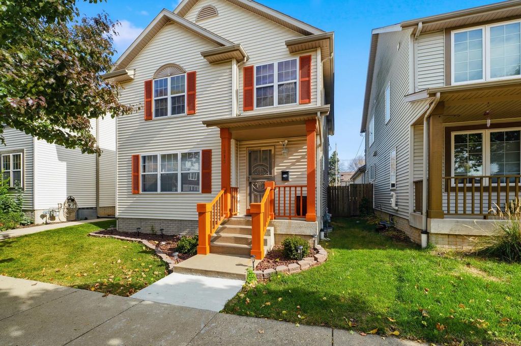 Photo of 1810 N 19th STREET, Milwaukee, WI 53205 (MLS # 1941408)