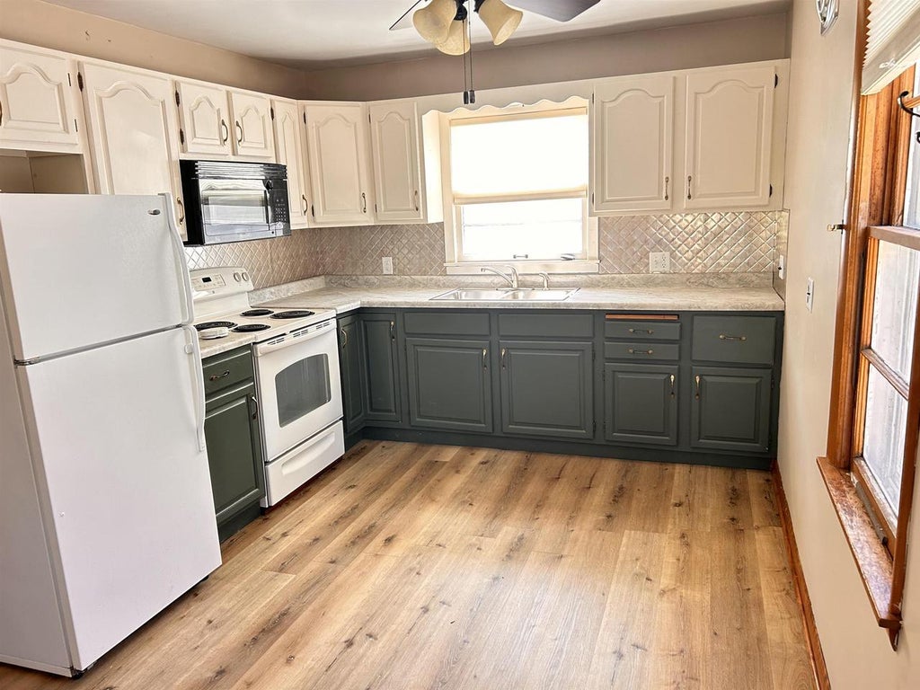 Photo of 3009 Hall AVENUE, Marinette, WI 54143 (MLS # 50333020)