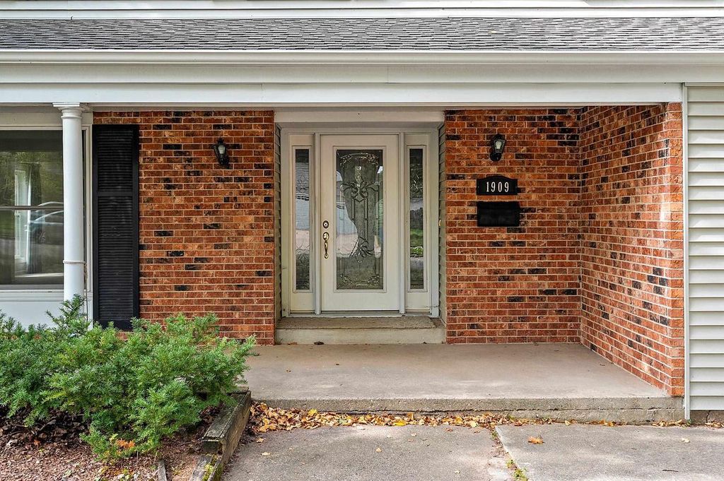 Photo of 1909 N Nicholas STREET, Appleton, WI 54914 (MLS # 50316840)