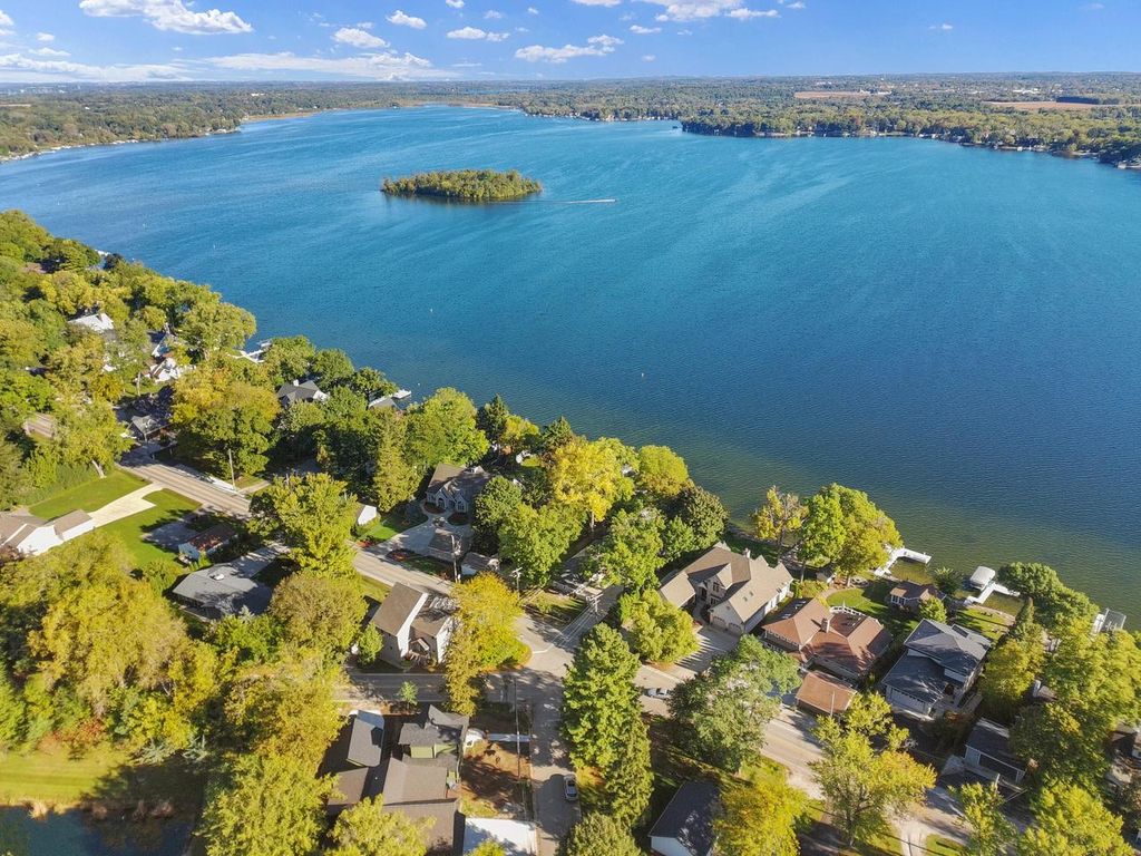 Photo of 637 1st STREET, Delafield, WI 53018 (MLS # 1938687)