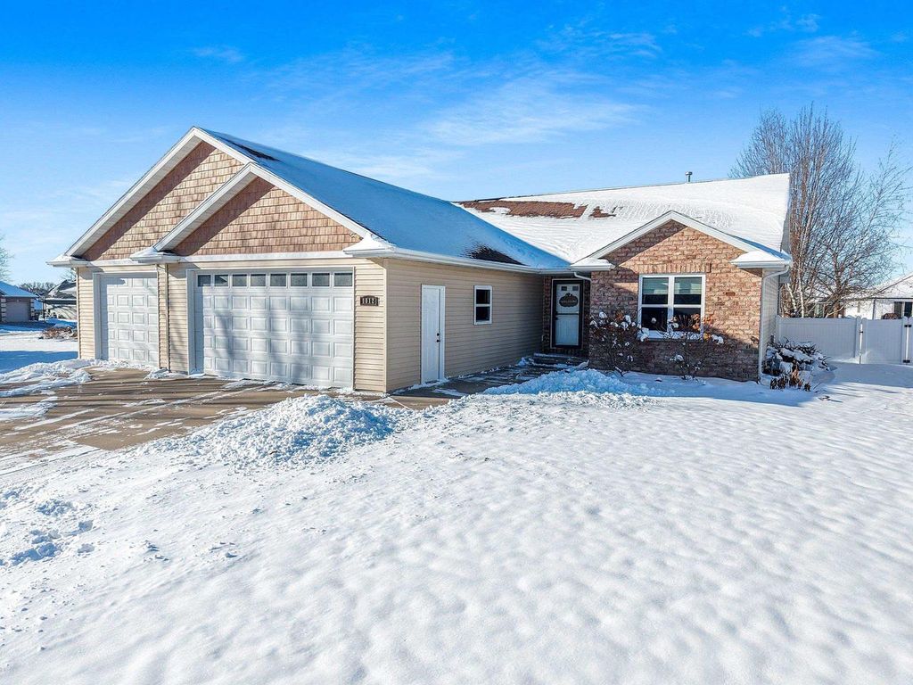 Photo of 1012 Tana LANE, Menasha, WI 54952 (MLS # 50319419)