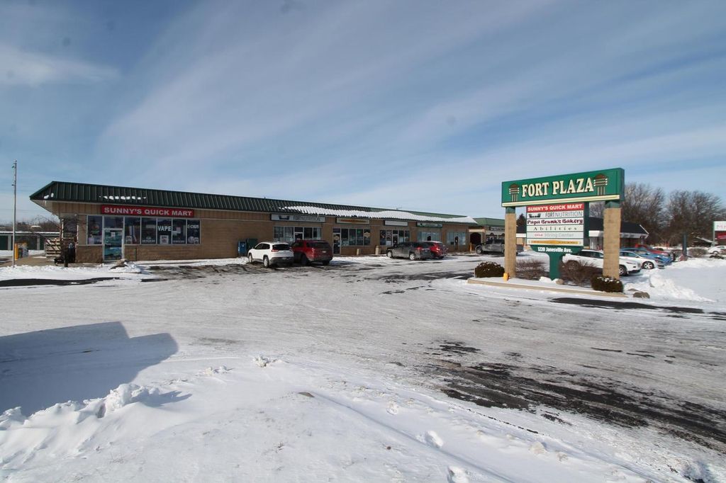 Photo of 1220 Janesville AVENUE #400-600, Fort Atkinson, WI 53538 (MLS # 1948168)