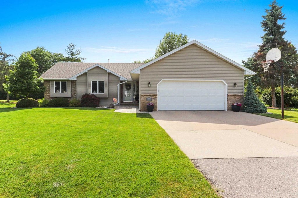 Photo of N365 Red Tail LANE, Appleton, WI 54915 (MLS # 50328580)