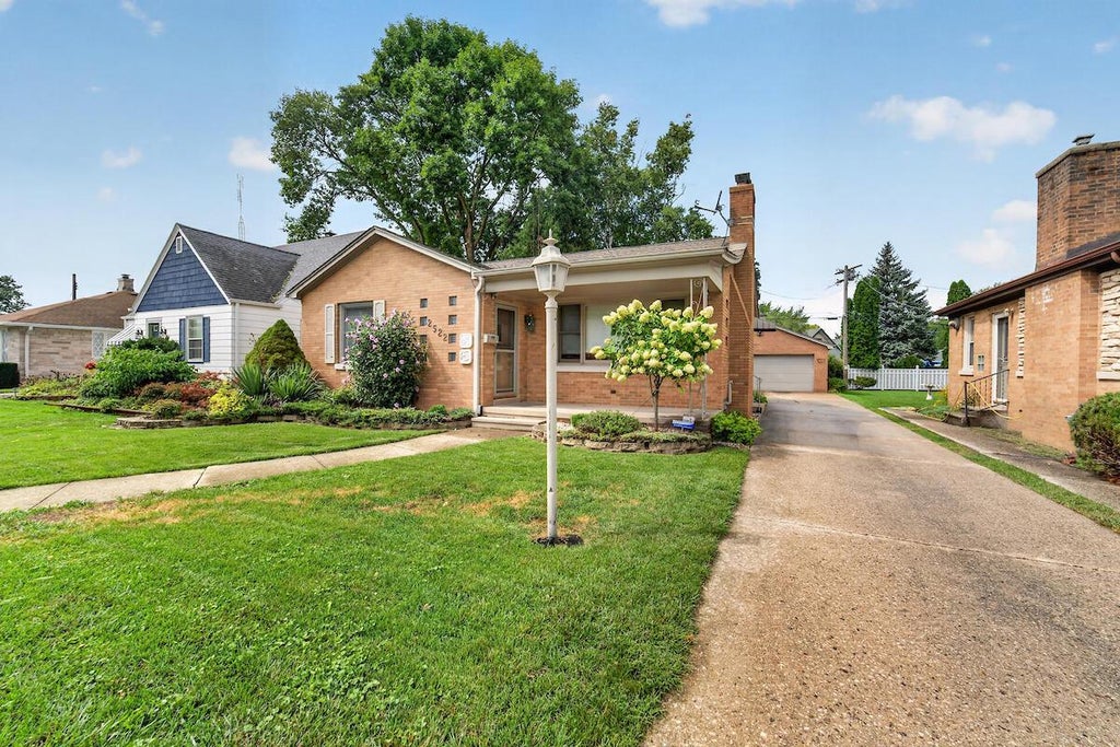 Photo of 2522 Buchanan ROAD, Kenosha, WI 53143 (MLS # 1979780)