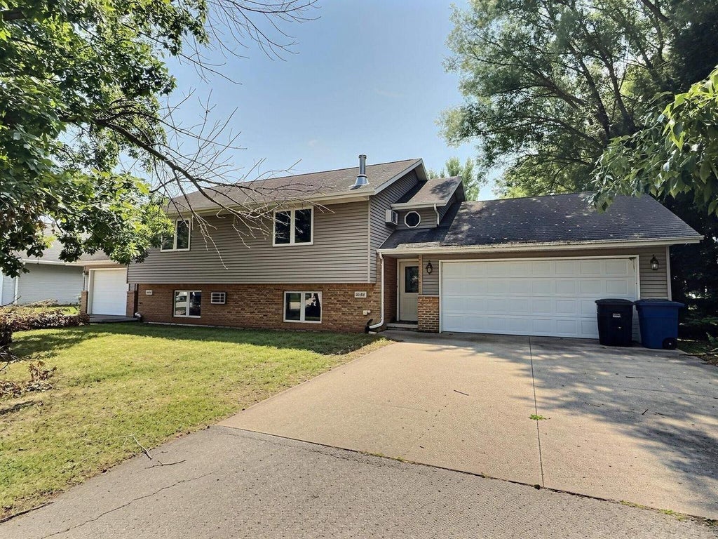Photo of 1642 Lincoln AVENUE, Omro, WI 54963 (MLS # 50333545)