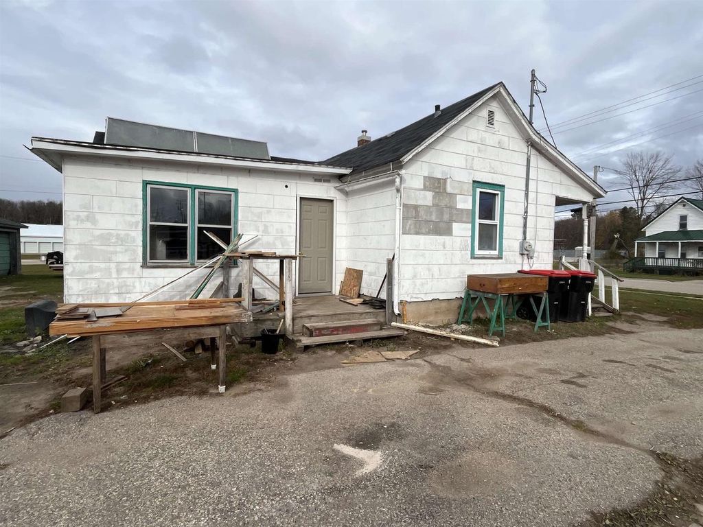 Photo of 109 N Richmond STREET, Gillett, WI 54124 (MLS # 50318961)