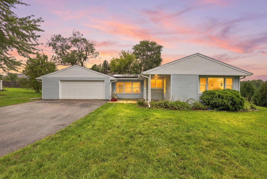 Photo of 354 Maloney DRIVE, Fitchburg, WI 53713 (MLS # 2032422)