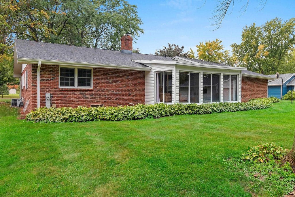 Photo of 608 Woodside DRIVE, Seymour, WI 54165 (MLS # 50332412)