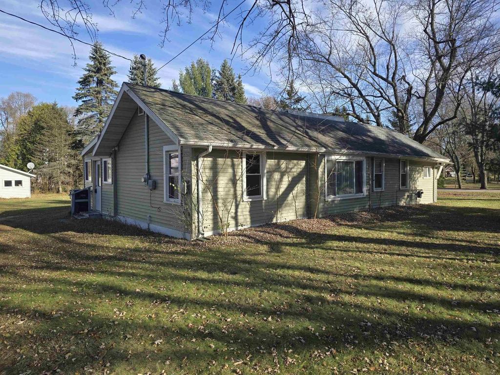 Photo of 425 S East STREET, Plainfield, WI 54966 (MLS # 50318178)