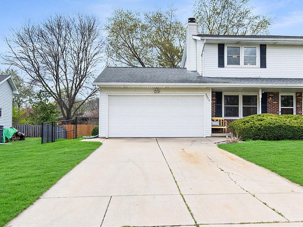 Photo of 3638 Glenhaven LANE, Green Bay, WI 54301 (MLS # 50325049)