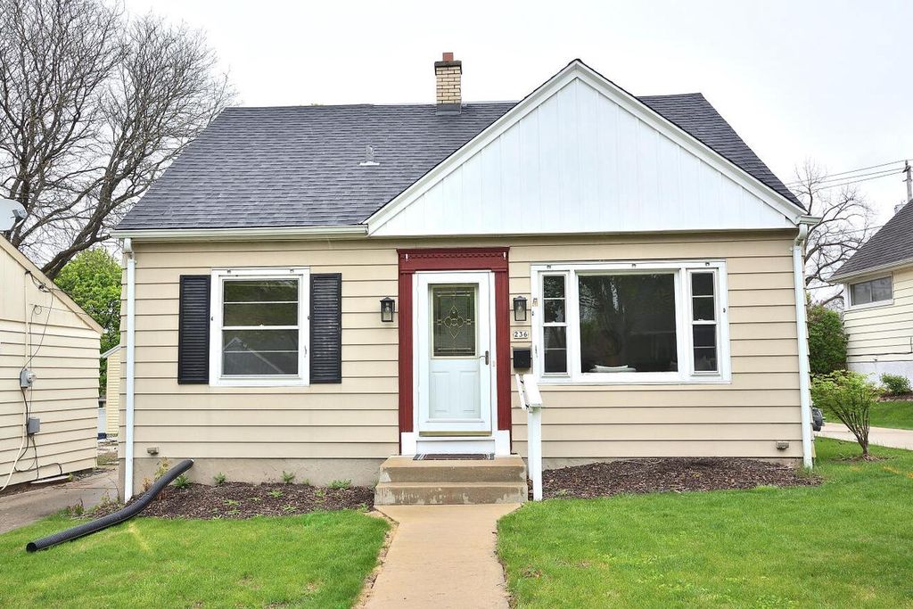 Photo of 236 N 90th STREET, Milwaukee, WI 53226 (MLS # 1960327)