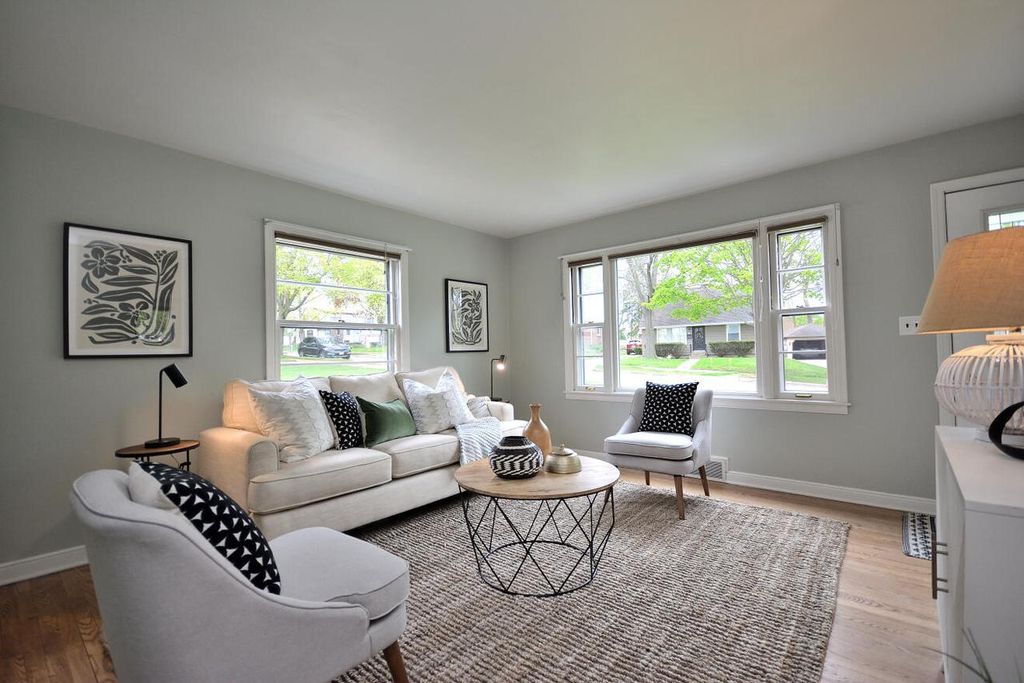 Photo of 236 N 90th STREET, Milwaukee, WI 53226 (MLS # 1960327)