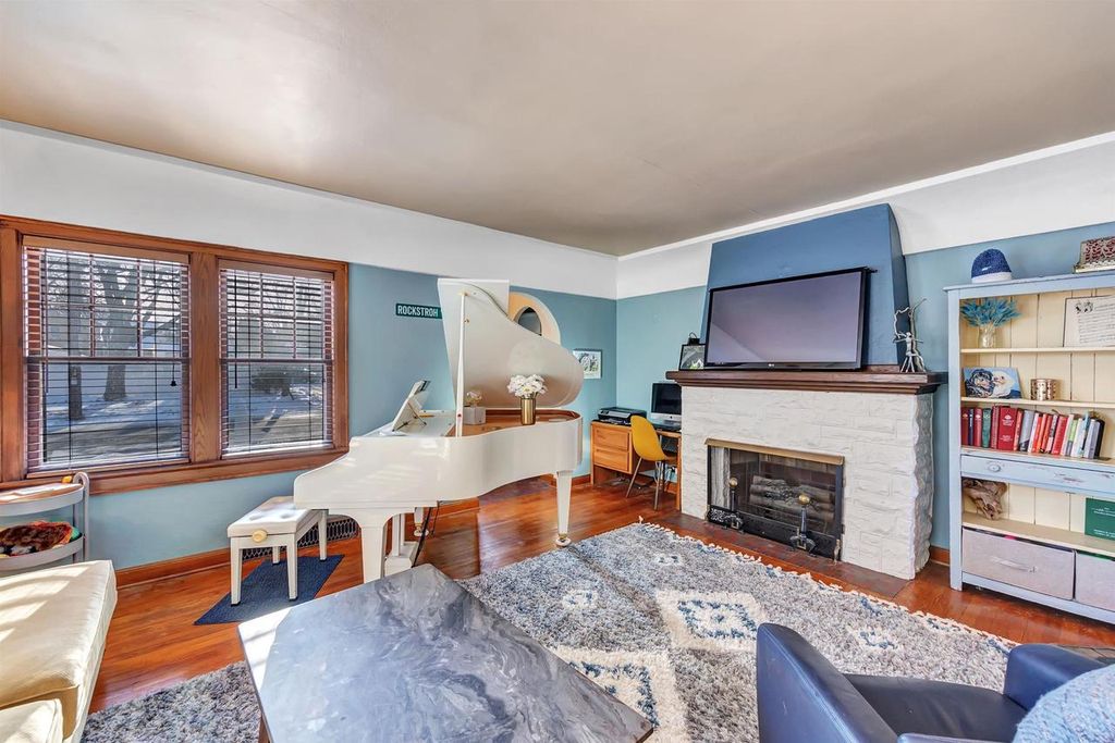 Photo of 125 E Allouez AVENUE, Green Bay, WI 54301 (MLS # 50320474)