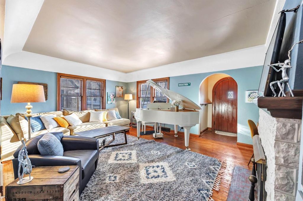 Photo of 125 E Allouez AVENUE, Green Bay, WI 54301 (MLS # 50320474)