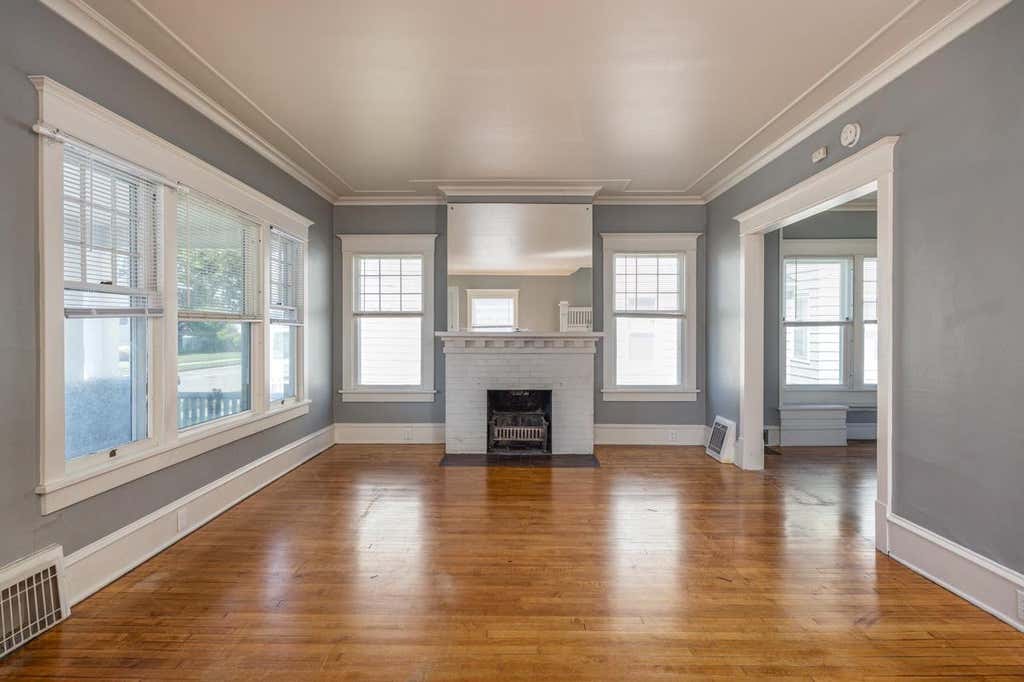 Photo of 238 W Irving AVENUE, Oshkosh, WI 54901 (MLS # 50330448)