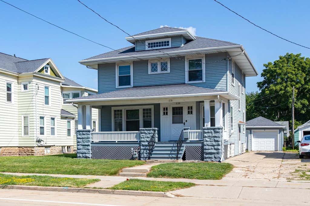 Photo of 238 W Irving AVENUE, Oshkosh, WI 54901 (MLS # 50330448)