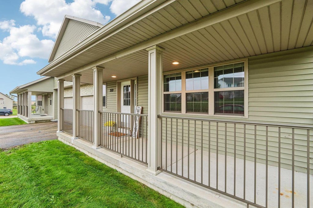 Photo of 212 Hometown AVENUE, Fall River, WI 53932 (MLS # 2033520)